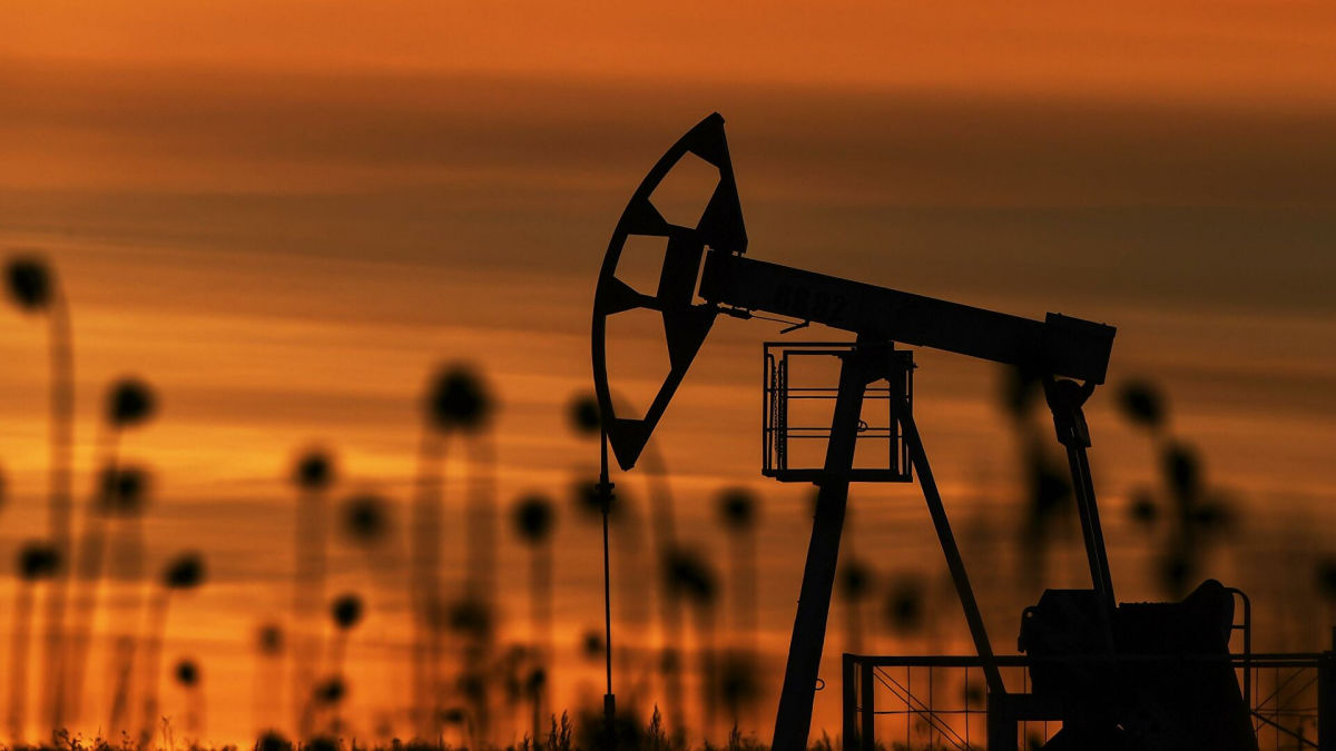 Bloomberg: нефть подскочит до $200 за баррель, но Россия не сможет выиграть от этого