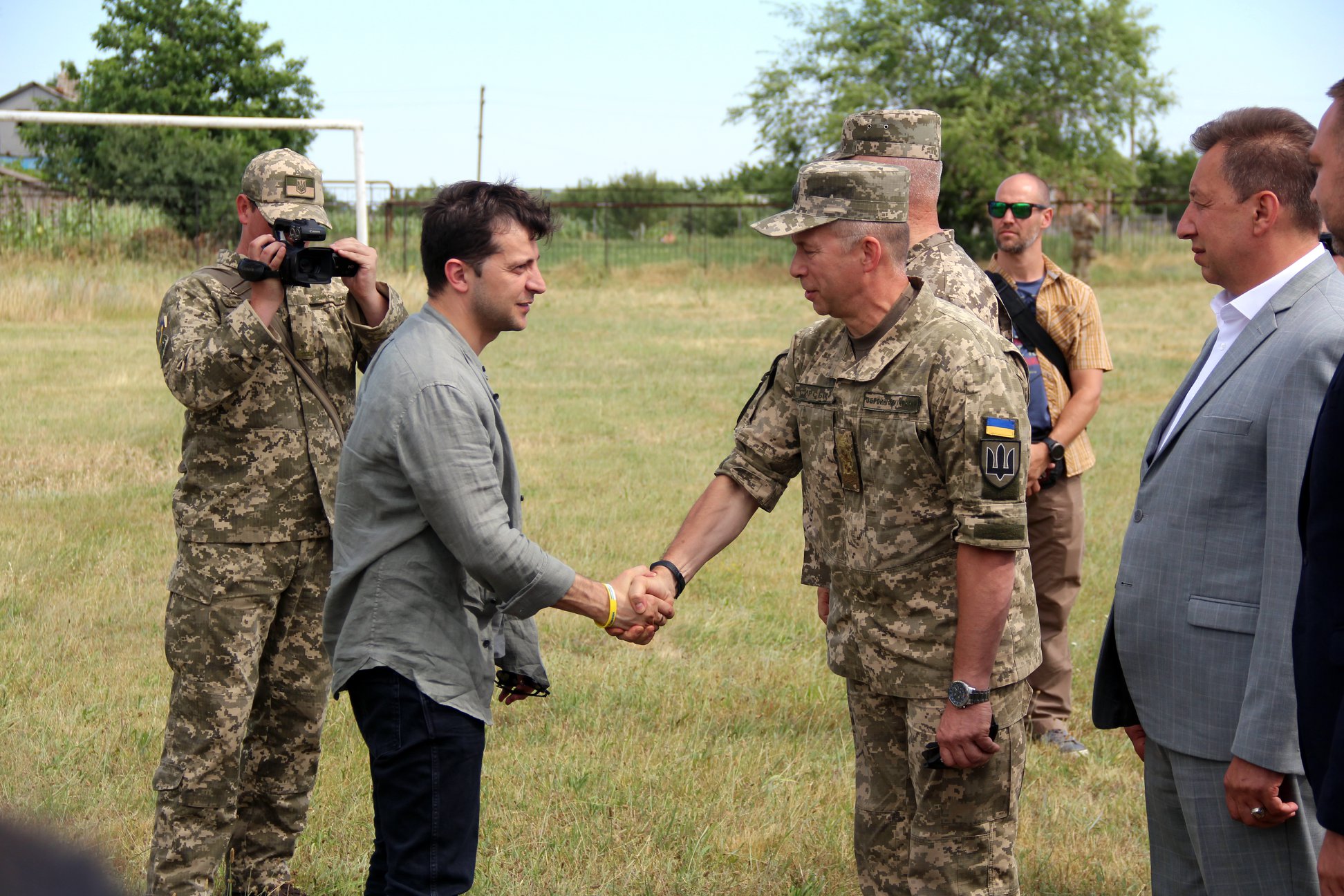 Зеленский посетил Донбасс на опасном участке фронта: появились неожиданные подробности и первые фото