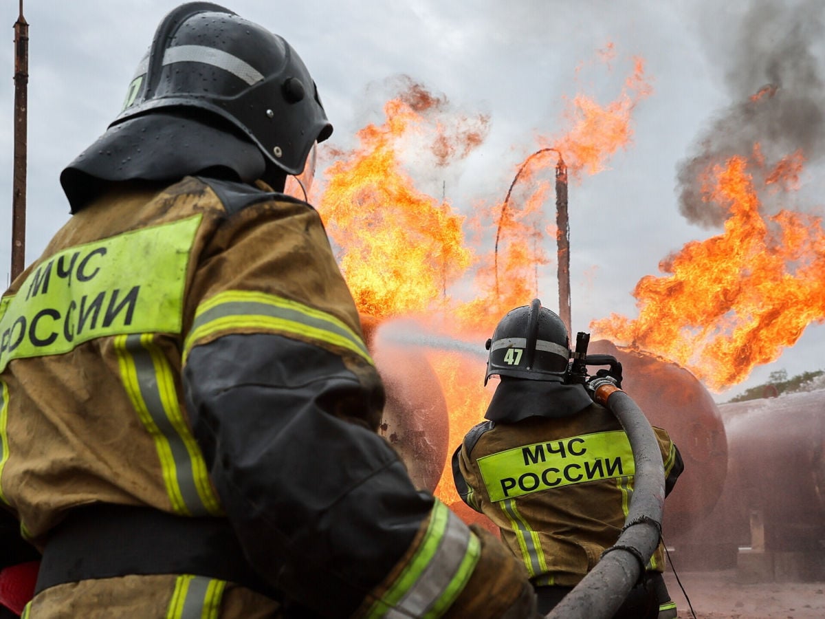 В РФ Славянск‑на‑Кубани оказался под ударом дронов: горит НПЗ и еще одно предприятие
