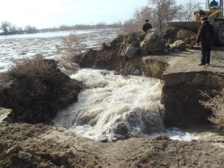 СМИ: из-за прорыва плотины в Новосибирске эвакуируют целые районы