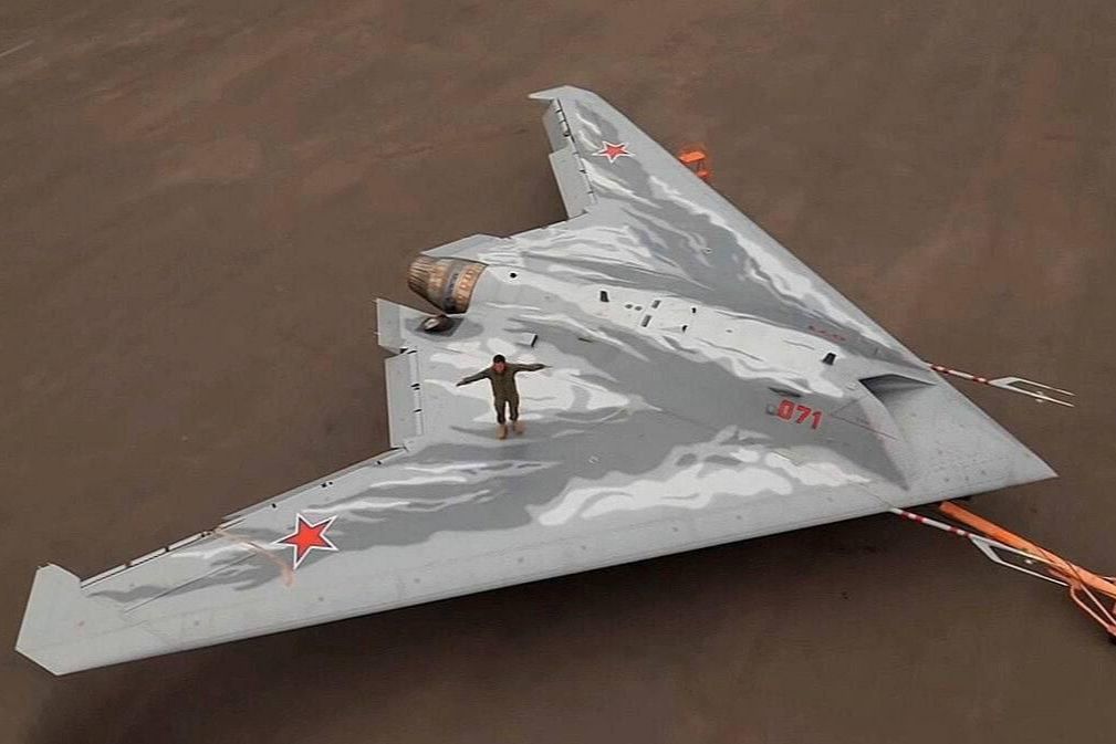 ​"Не Су-25", – Z-военкоры утверждают, что под Константиновкой сбит "уникальный" С-70 "Охотник"