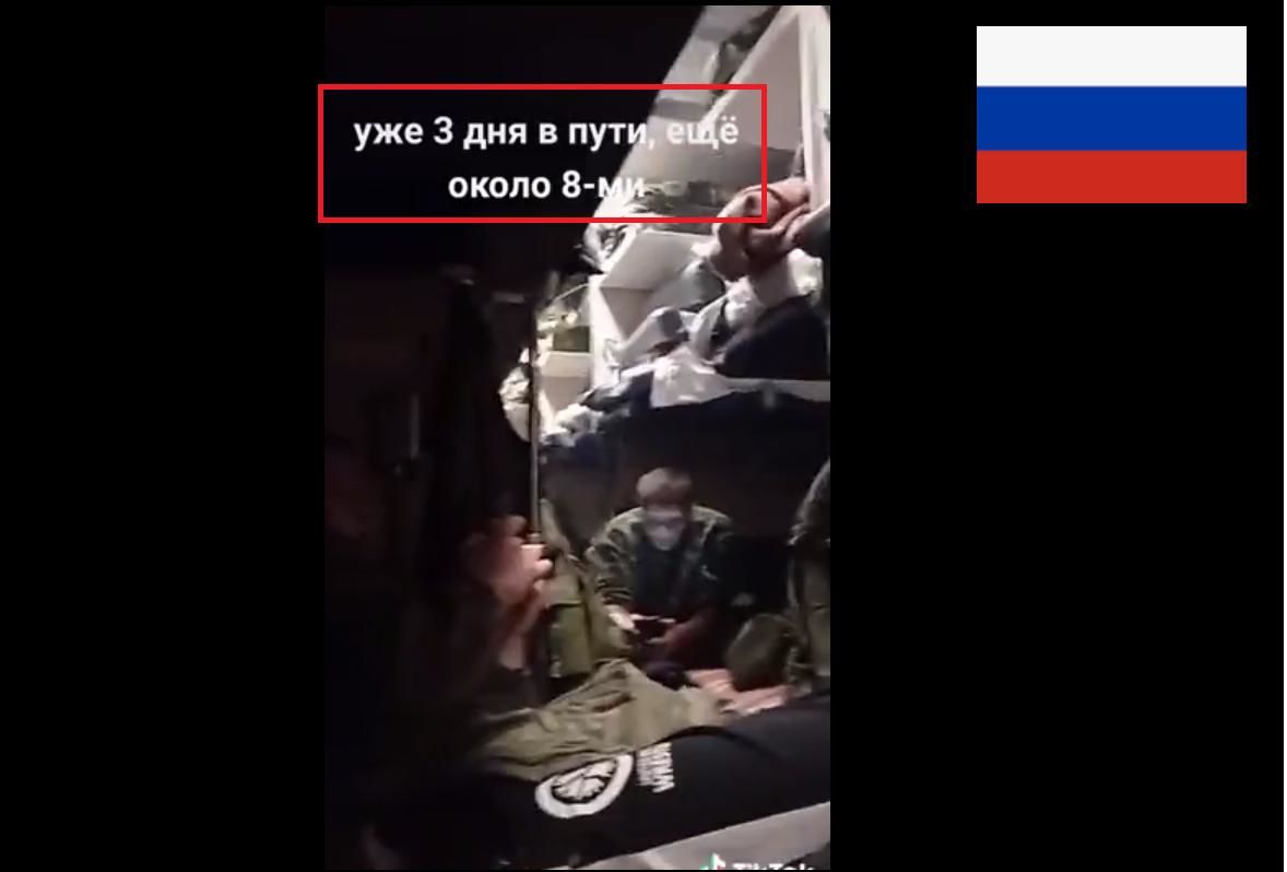 Российские военные показали, как в поездах едут на границу: "Уже 3 дня в пути, еще около 8"