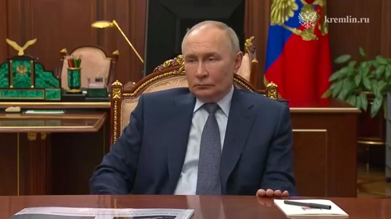 После массированного удара по аэродромам Путин куда-то исчез – в Кремле дали комментарии