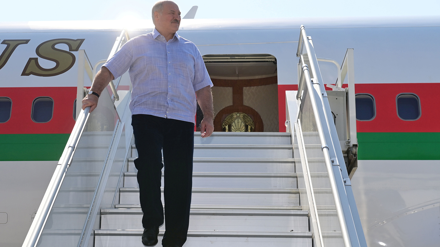 Лукашенко прилетел в Сочи: Белковский указал на плохой знак для президента