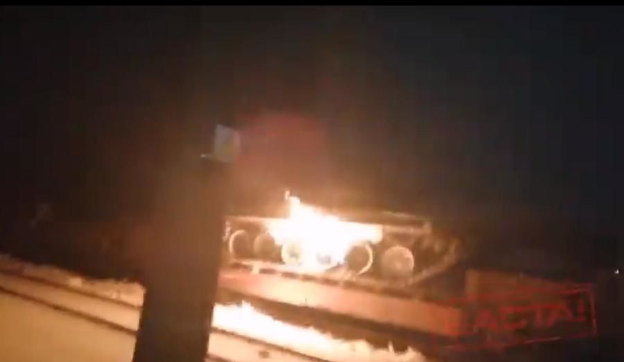 В Минске партизаны сожгли танк "Т-72" армии Беларуси: бронетехнику подожгли на платформе поезда
