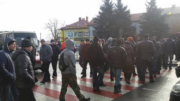 Забастовка шахтеров: на Львовщине снова перекрыли дорогу 