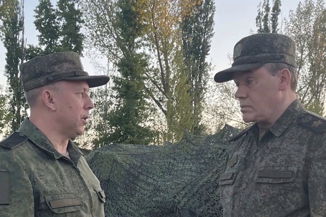 ​Видео поездки генерала РФ Герасимова на фронт в Украину оказалось "консервой" - геоданные разоблачили обман