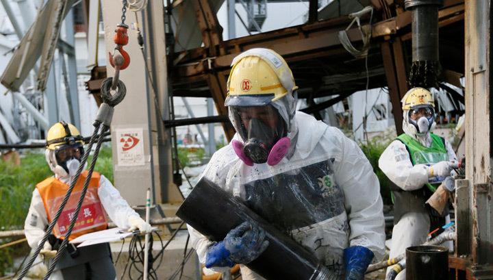 На аварийной японской АЭС "Фукусима-1" произошла утечка радиоактивной воды 