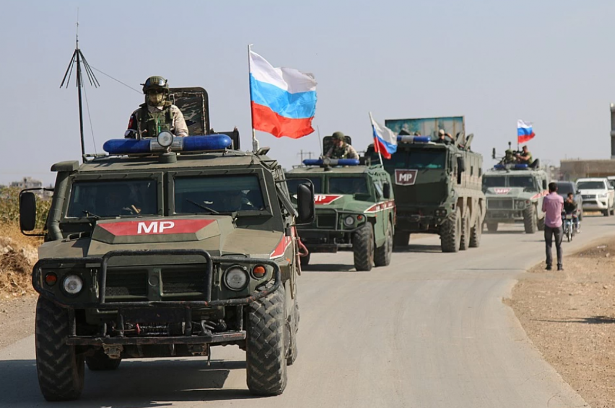 Колонна военных камазов