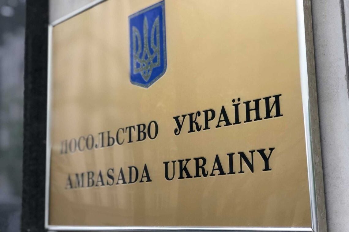 ​Мифы о блокировке консульских услуг мужчинам Украины за границей: МИД дал разъяснения