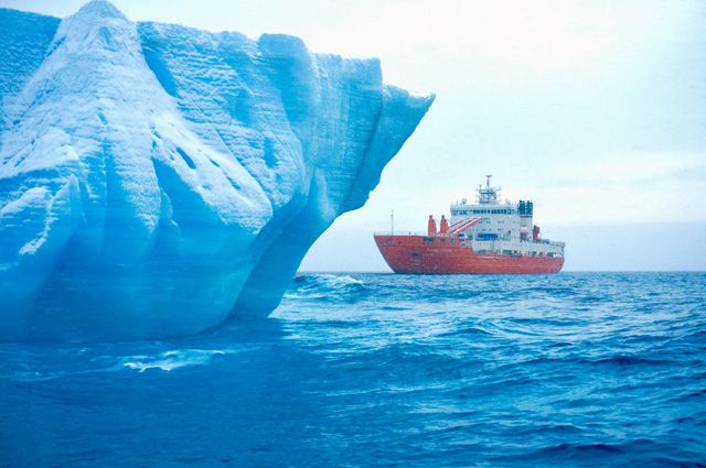 В Антарктиде откололся гигантский айсберг: Всем судам в океане грозит опасность