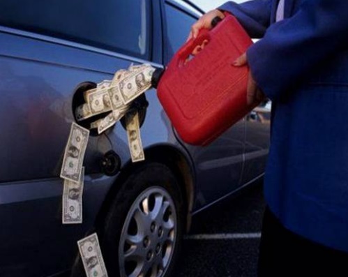 Эксперт: бензин в Украине будет стоить18 грн, если нацвалюта продолжит падать