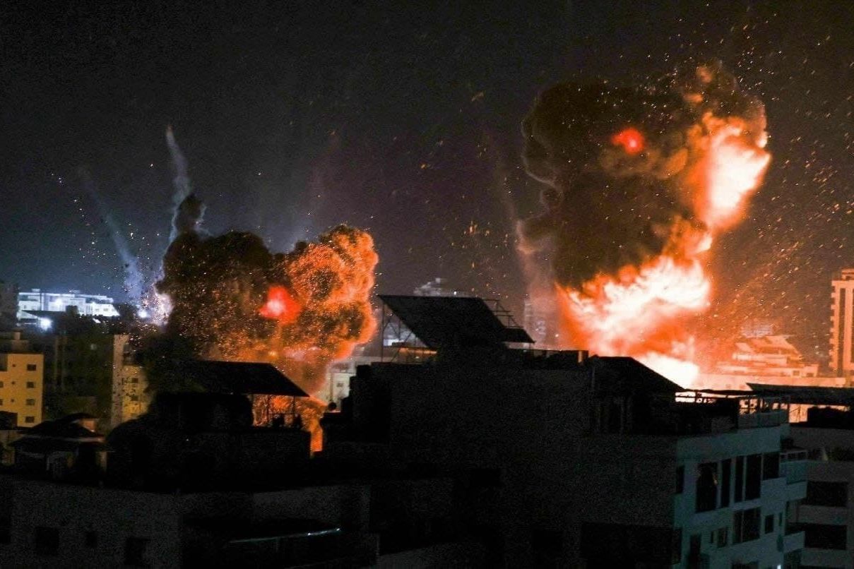 ​Десятый день войны: журналист показал прямое попадание ракеты армии Израиля по объекту ХАМАС в Газе
