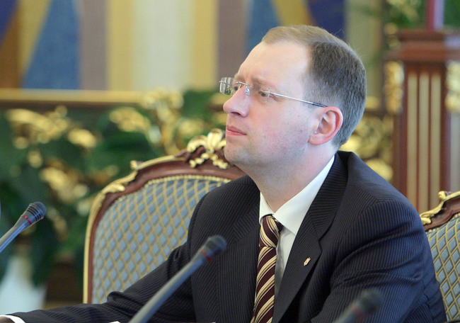Яценюк предпочитает говорить с Россией о Донбассе при свидетелях