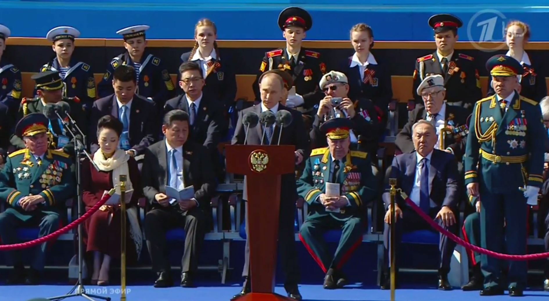 Путин отсадил от себя президента Казахстана на Параде в Москве 