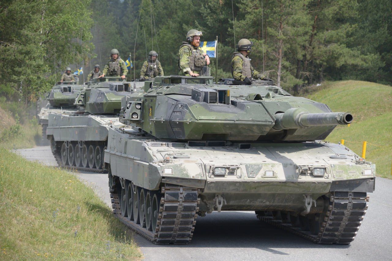 Танки Stridsvagn 122: Швеция готова рассмотреть возможность поставок - Минобороны