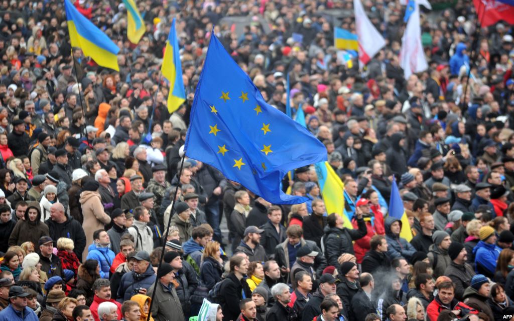 Эксперт: 2016 год - это последний шанс для Украины решить вопросы экономики и Донбасса