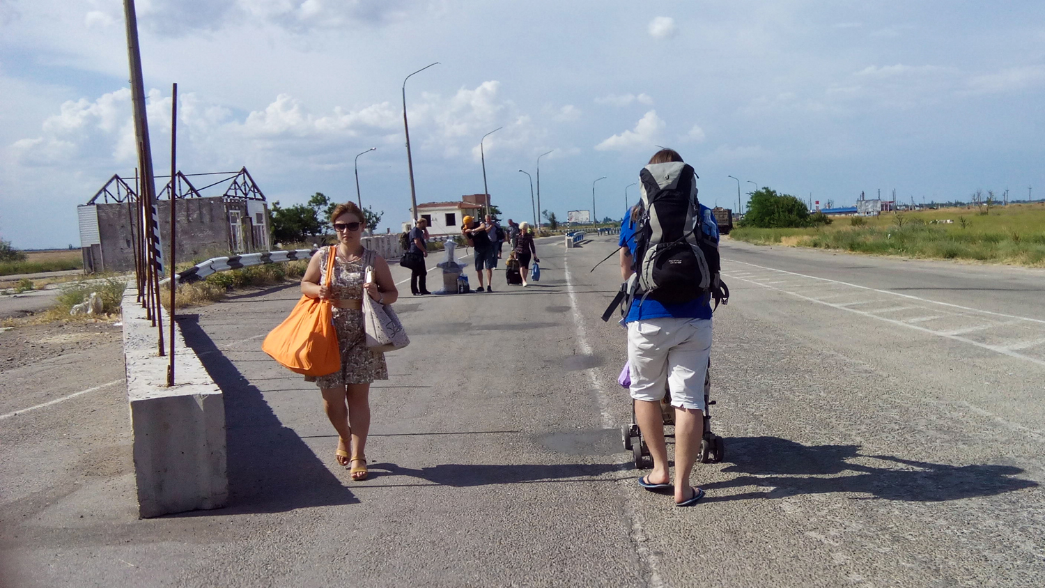 Тысячи крымчан едут с оккупированной части в свободную Украину и просят помощи