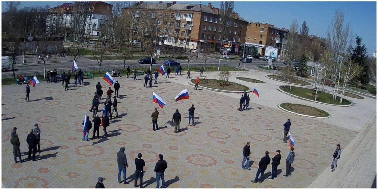 Оккупанты провалили постановочный митинг в Херсонской области: их выдали детали