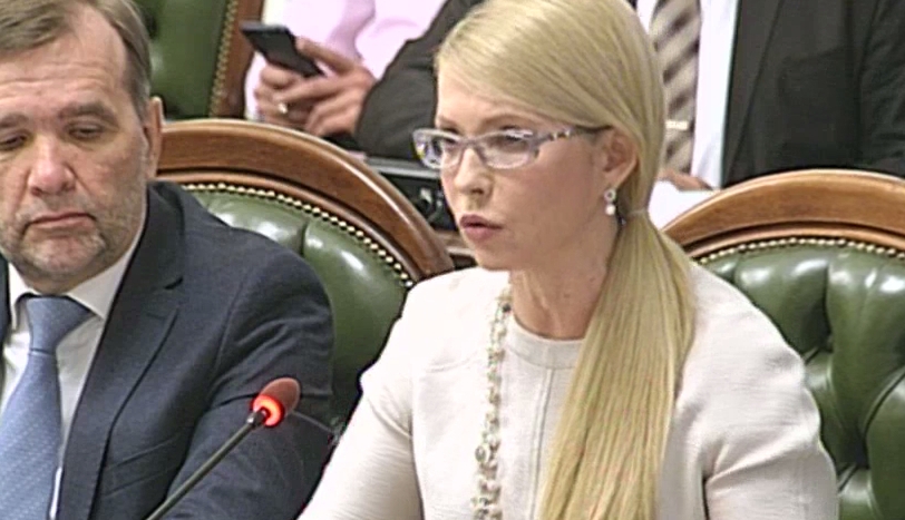 Скандальную эстафету Бойко переняла Тимошенко, которая обвинила Парубия в нарушении регламента и устроила громкий спор