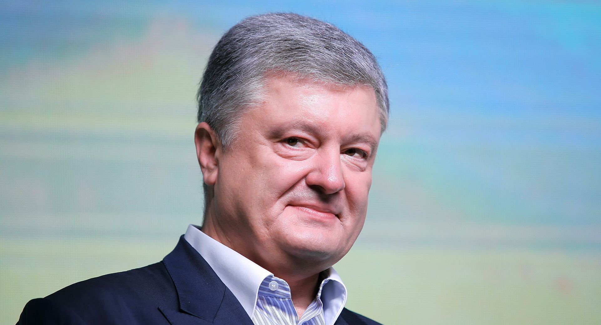 Порошенко обратился к "волонтерам" Зеленского: "Бросайте эти анкеты и убегайте!"