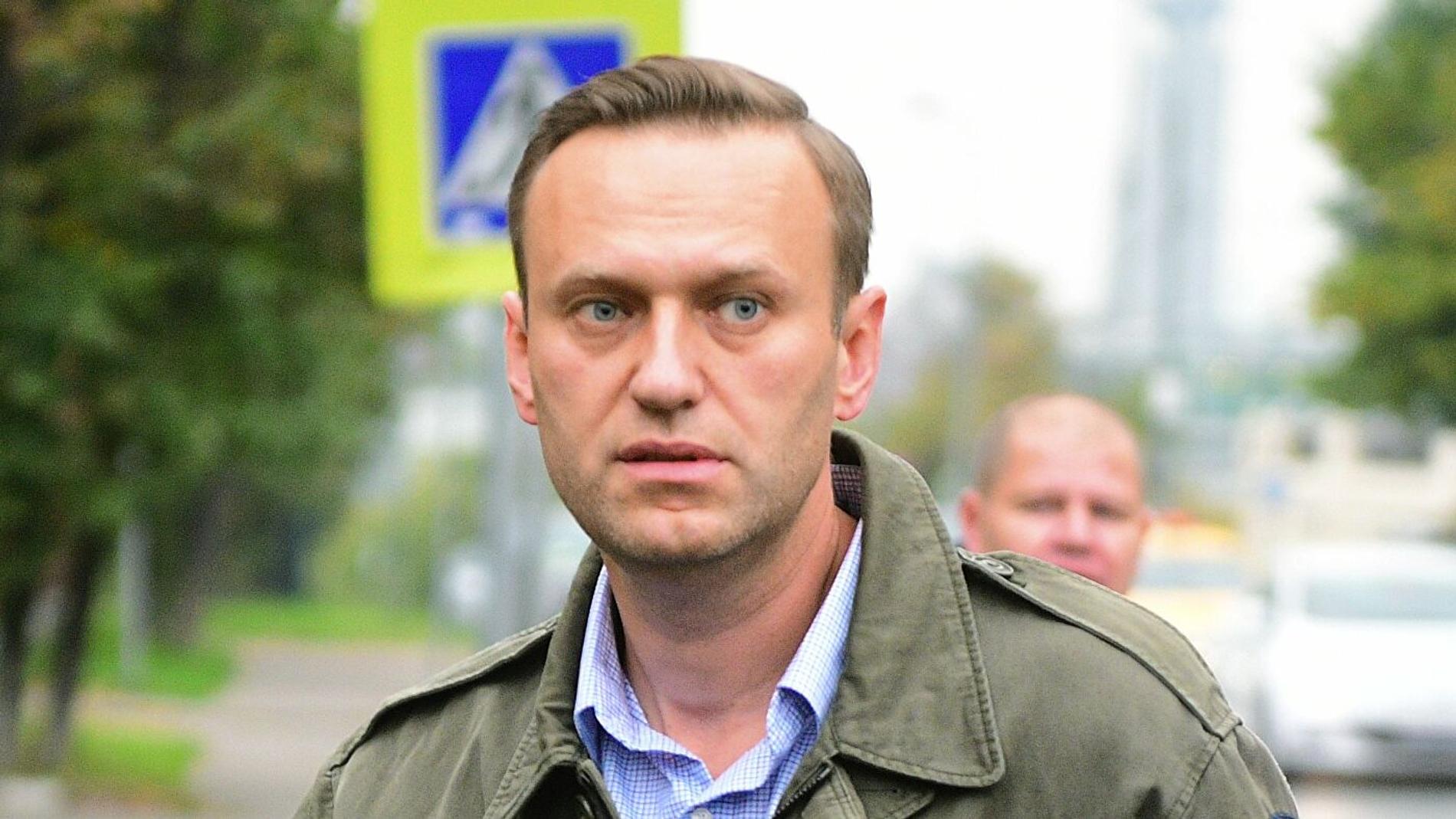 Профессиональный химик пояснил, почему отравители не смогли убить Навального