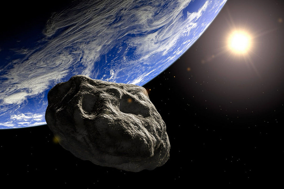 Размером с два футбольных поля: к Земле приближается "потенциально опасный" астероид