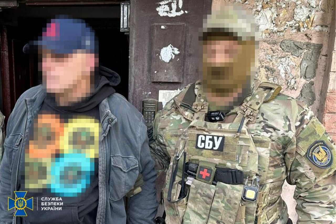 СБУ задержала охранника завода: устанавливал камеры на автотрассах Днепра для слежки за колоннами ВСУ
