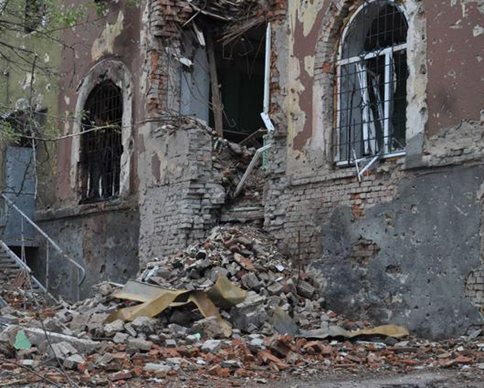 В администрации Донецка сообщили о разрушении дома и гибели трёх человек