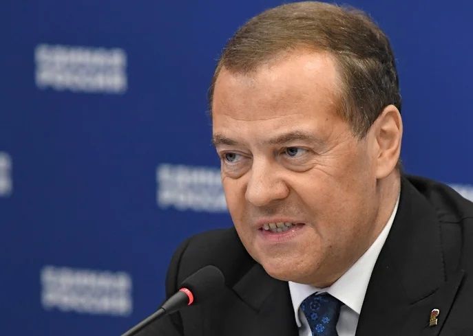 "Медведев, что с лицом?" – в Сети обсуждают громкий провал Москвы