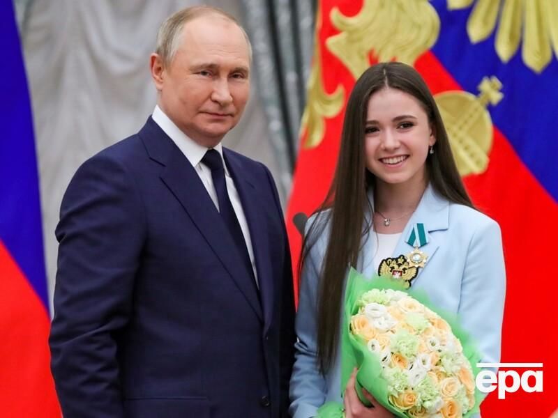 Фото Путина с несовершеннолетней фигуристкой Валиевой возмутило Баха – глава МОК не сдержал эмоций и высказал все