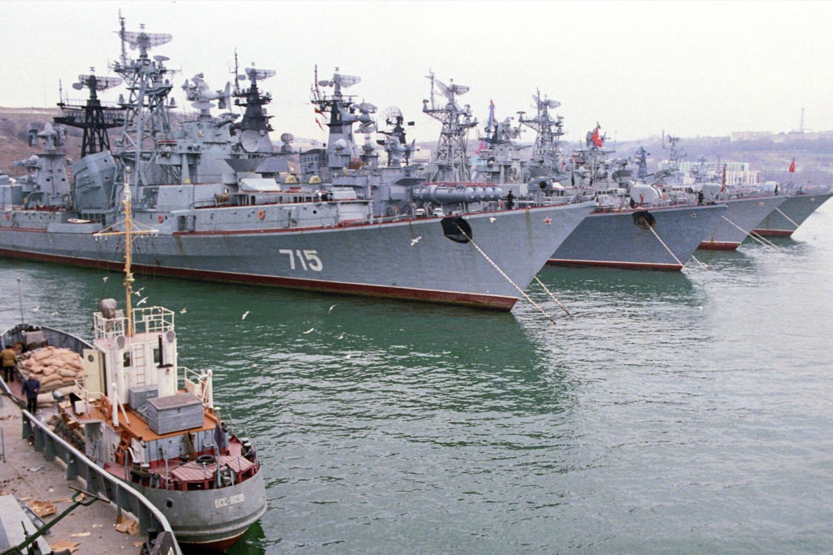 Путинский флот бежит из Крыма на фоне успешных атак ВСУ - Bloomberg
