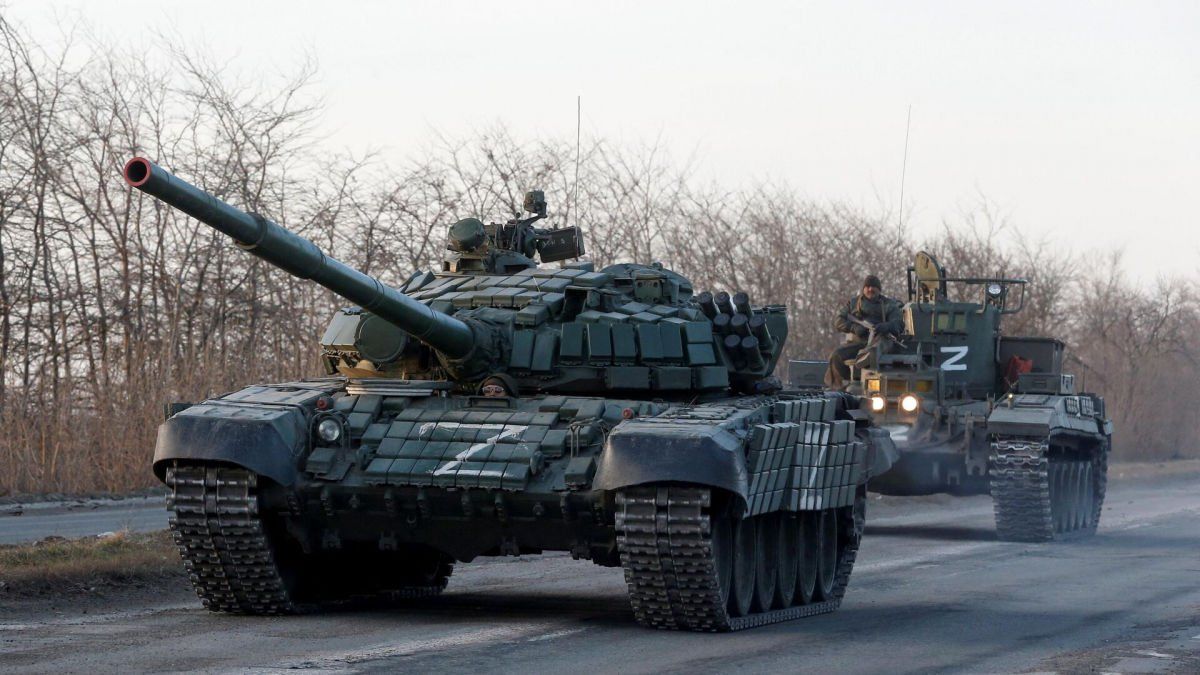 В Мариуполе российский танк в упор расстрелял многоэтажку, в подвале которой прячутся гражданские
