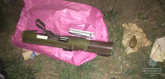 В Днепре задержан мужчина, который разгуливал по городским улицам с гранатометом в руках