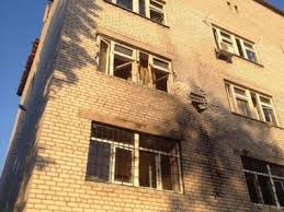 В Луганске 10 домов попали под обстрел