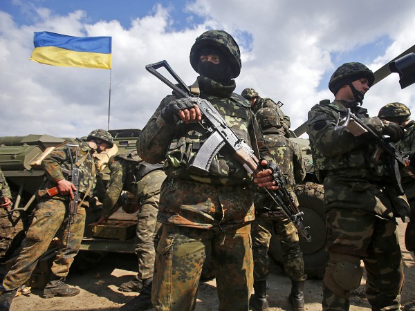 Россия провоцирует Украину к наступлению в Донбассе, - немецкий аналитик