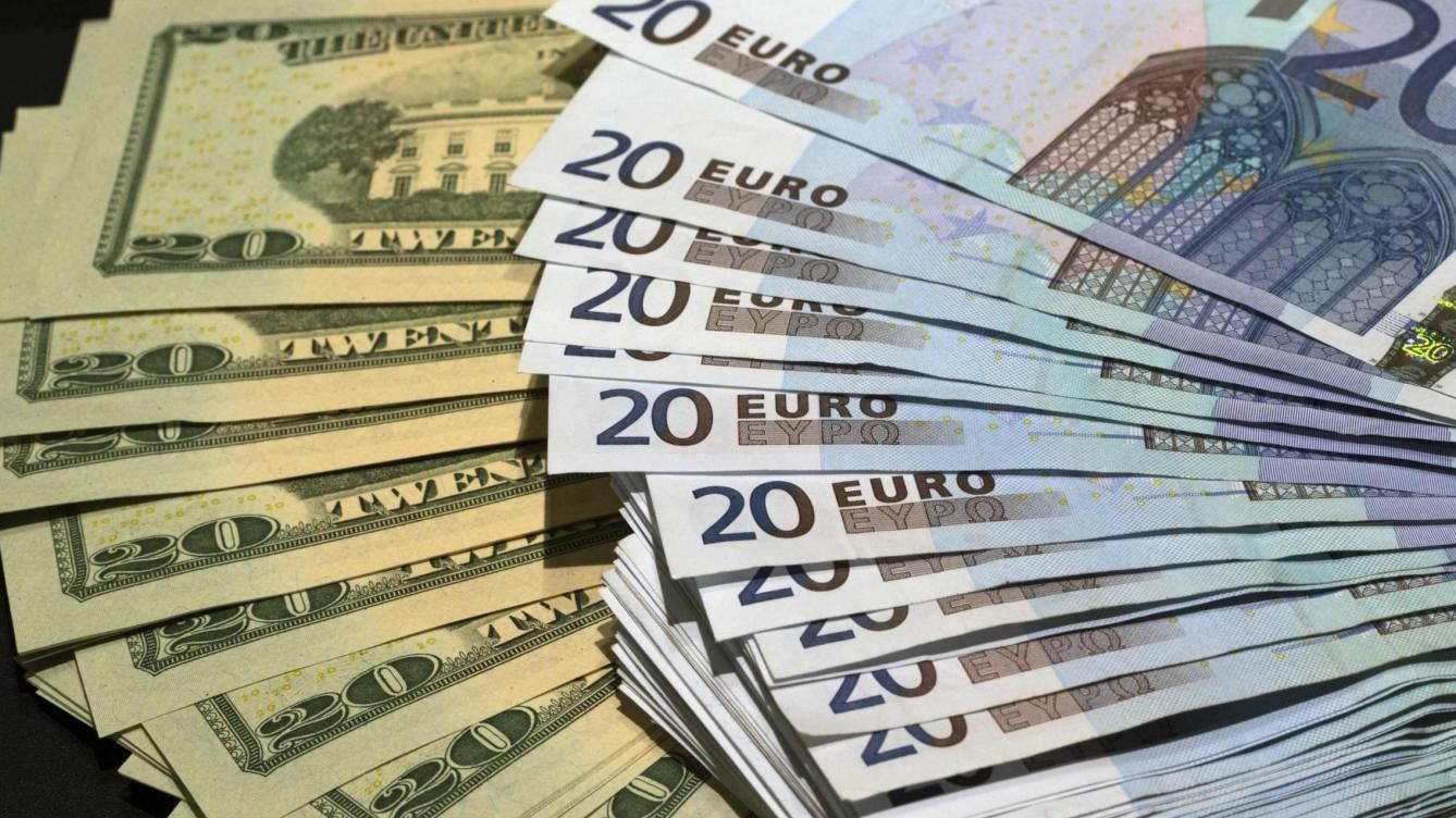 В Украине "отпустили" доллар: по какому курсу будут продавать валюту