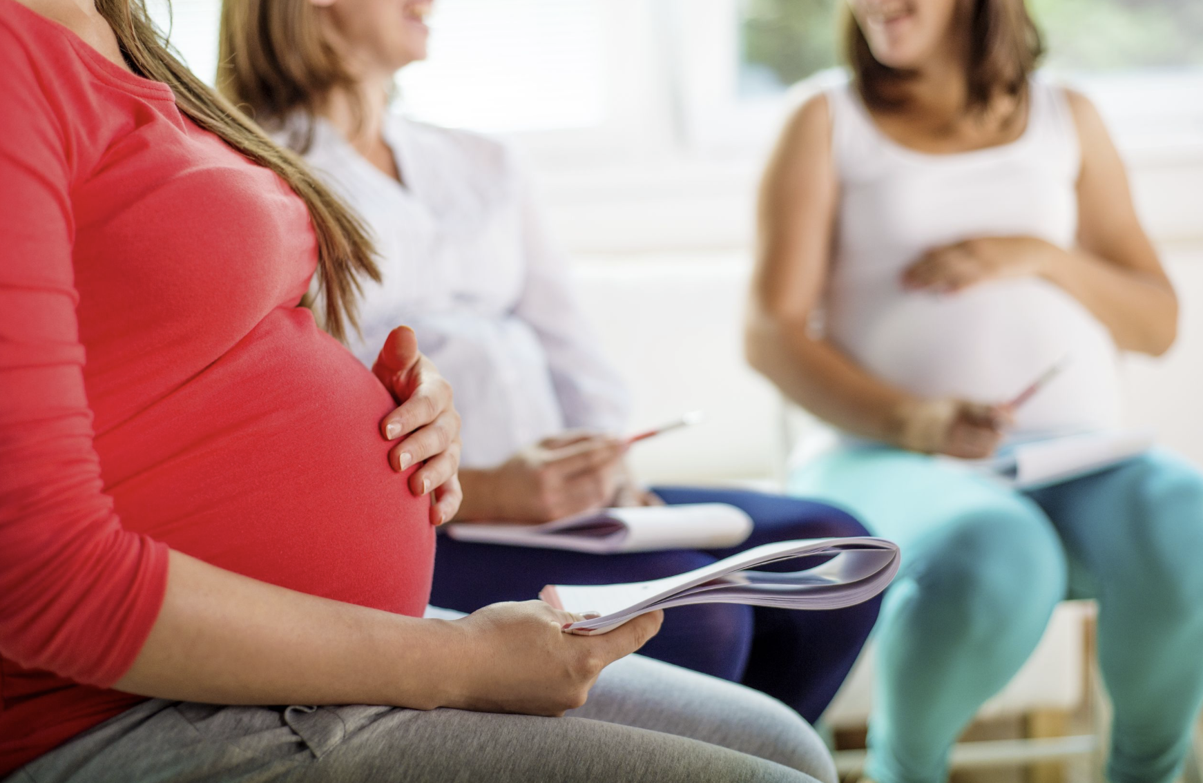 В Украине изменен размер выплат при беременности и родах: стало известно, как теперь будут начисляться пособия