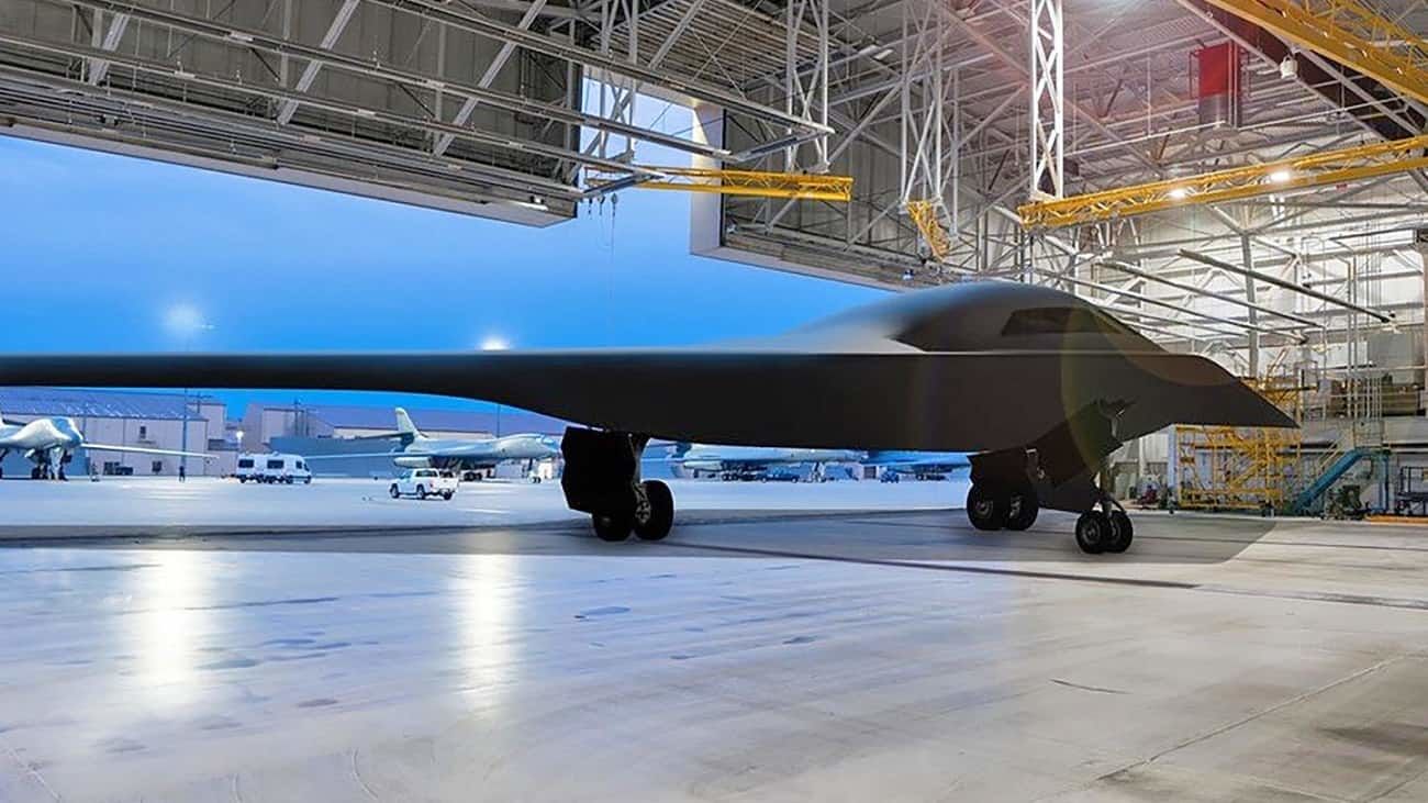 В США строят сразу пять новейших бомбардировщиков B-21 Raider