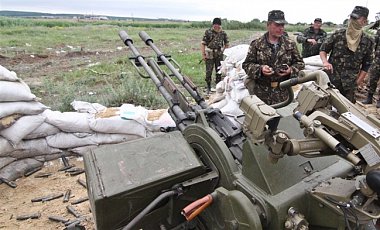 Очевидцы: в Марьинке сгорело пять домов, множество раненых