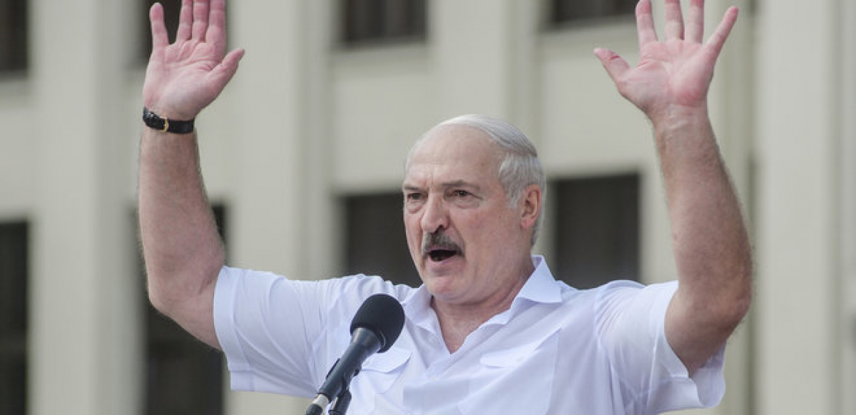 Пионтковский: "Белорусы или свергнут Лукашенко, или потеряют страну"