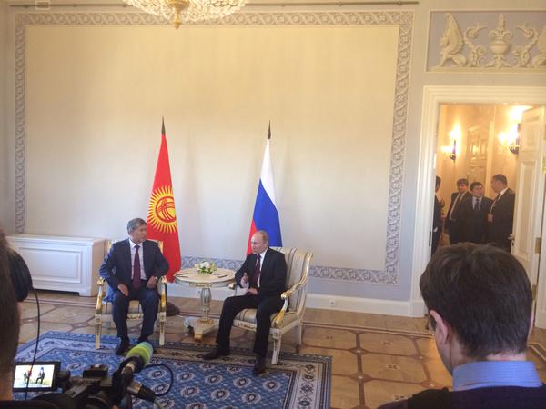 Путин встретился с президентом Киргизии. Видео