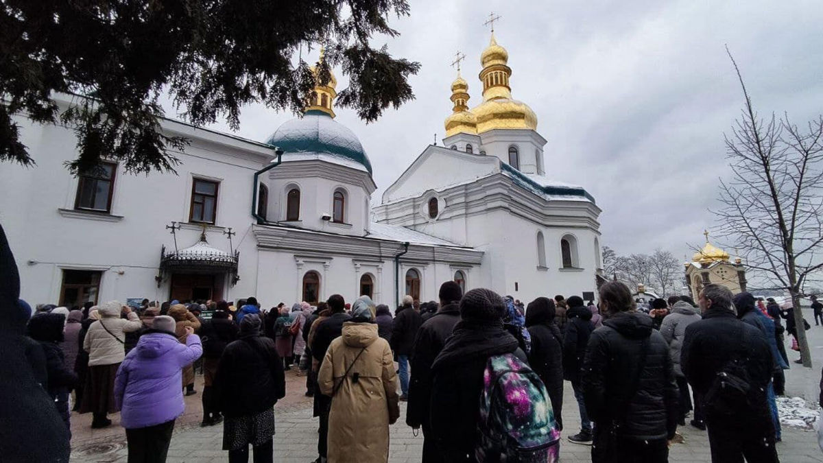 УПЦ МП негодует от требования покинуть Киево-Печерскую лавру: в Сеть слили интересные видео