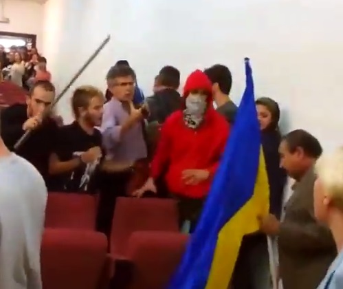 Испанцы дали жесткий отпор украинским националистам