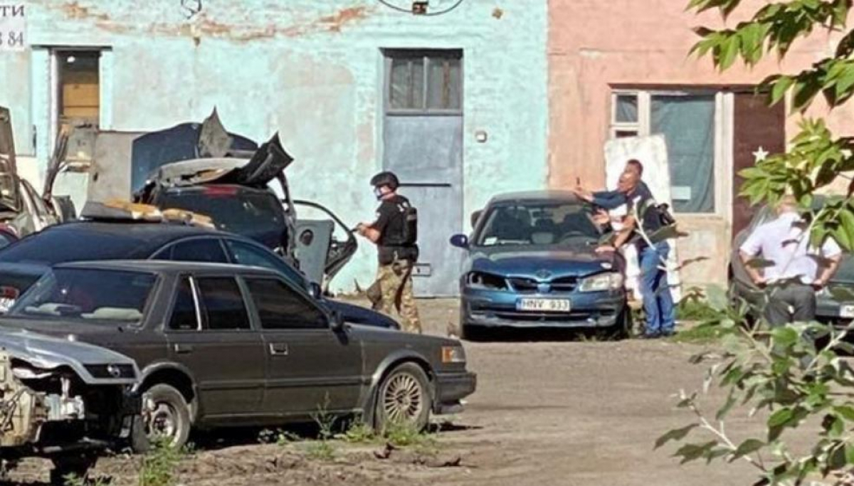 Захват в заложники полковника полиции Виталия Шияна: в Сети появился момент обмена следователя на главу ГУ НП Полтавы 
