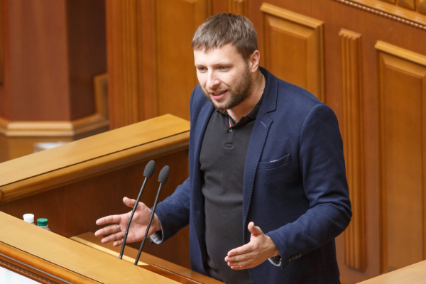 Драки с Гелетеем оказалось недостаточно - скандальный нардеп Парасюк начал "угрожать" Ахметову: кадры
