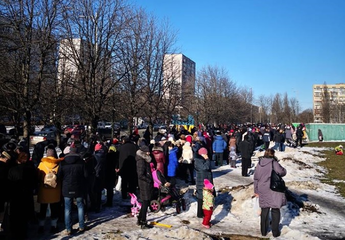 Празднование Крещения в Киеве: у храма ПЦУ собралась гигантская очередь - фото