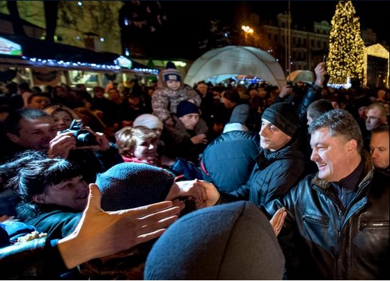 Порошенко приехал на Софиевскую площадь и пообщался с киевлянами