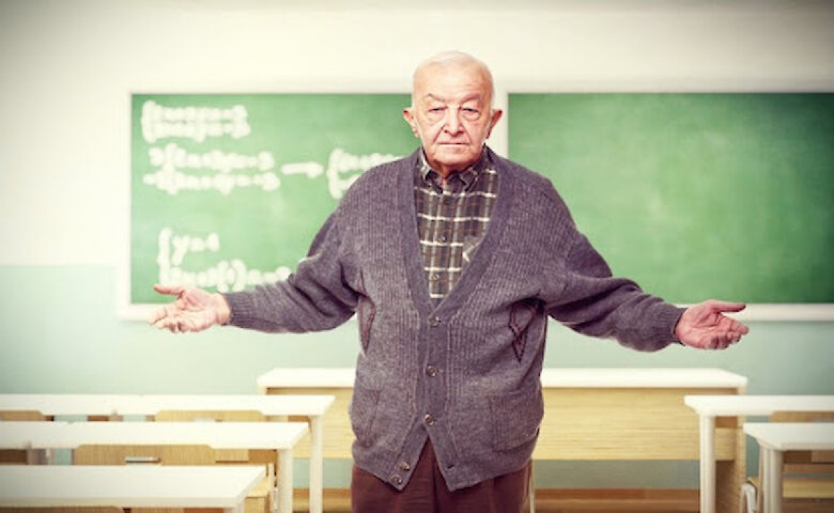 Украинских учителей-пенсионеров и школьников хотят страховать от коронавируса