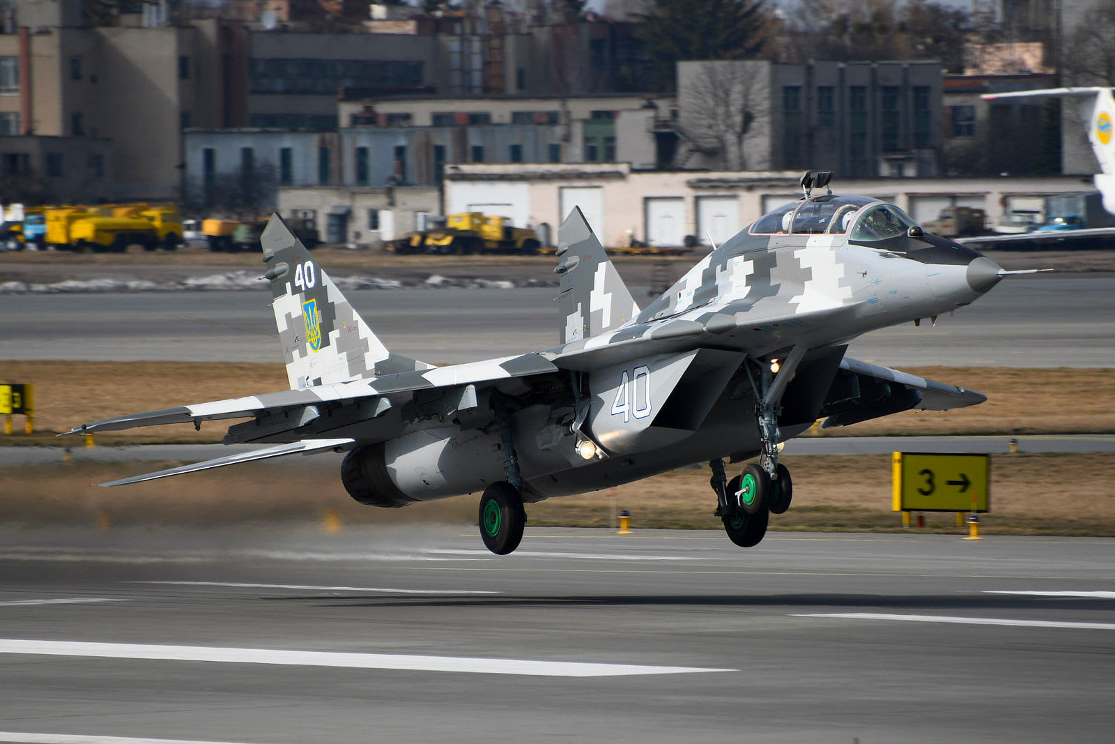 Перехватил и посадил: МиГ-29 ВСУ срочно поднялся в воздух из-за самолета-нарушителя границы